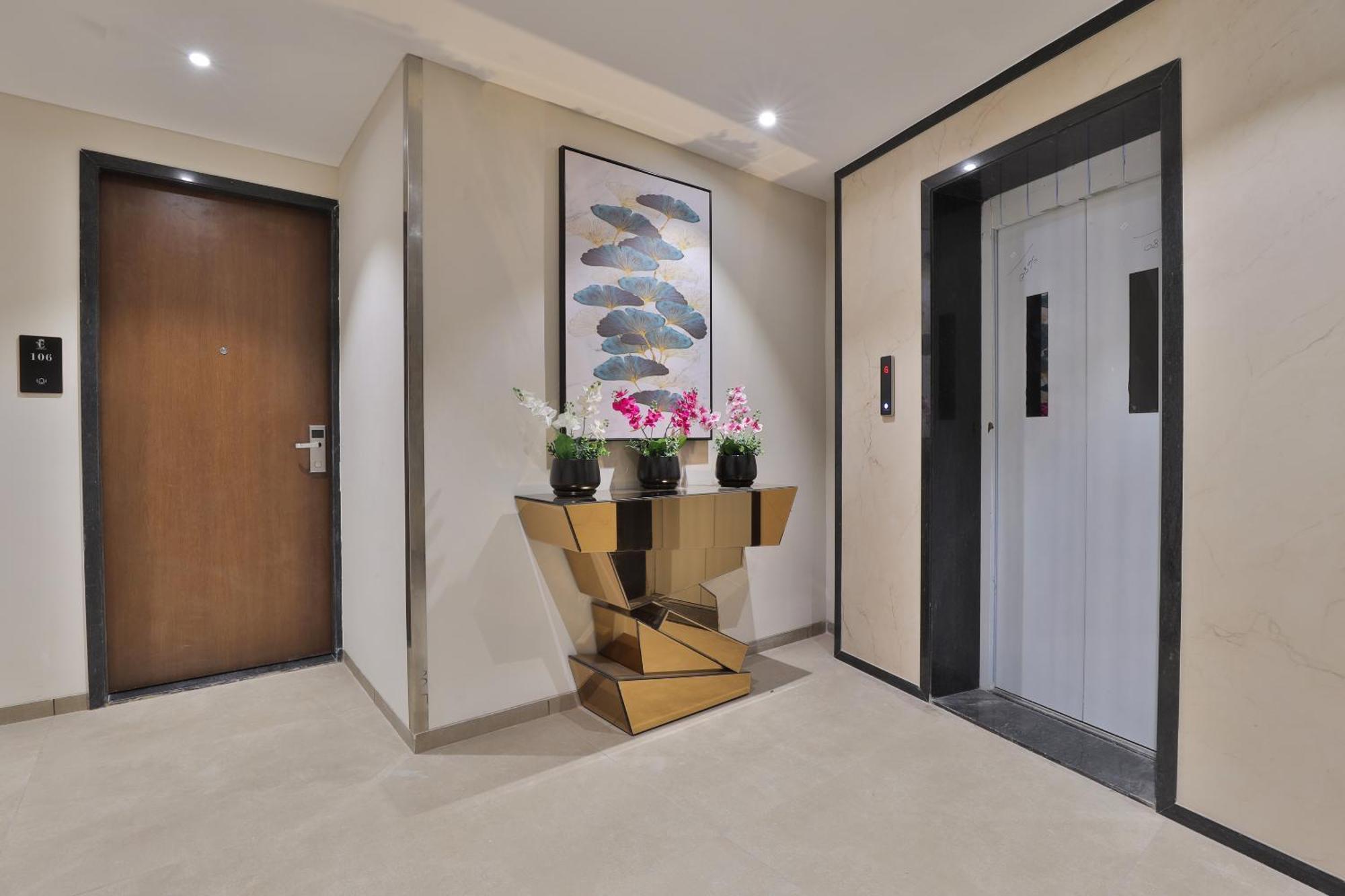 Hotel Elements Surat Exterior photo
