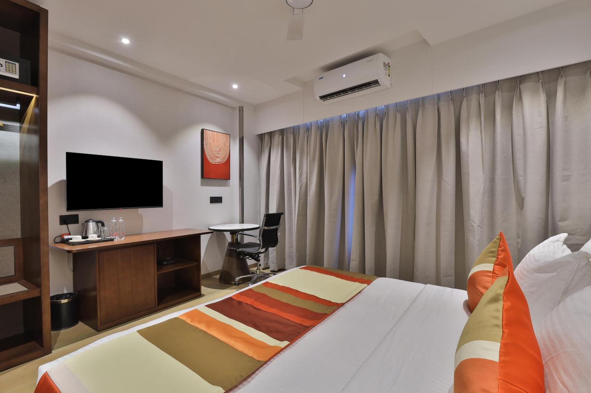 Hotel Elements Surat Exterior photo
