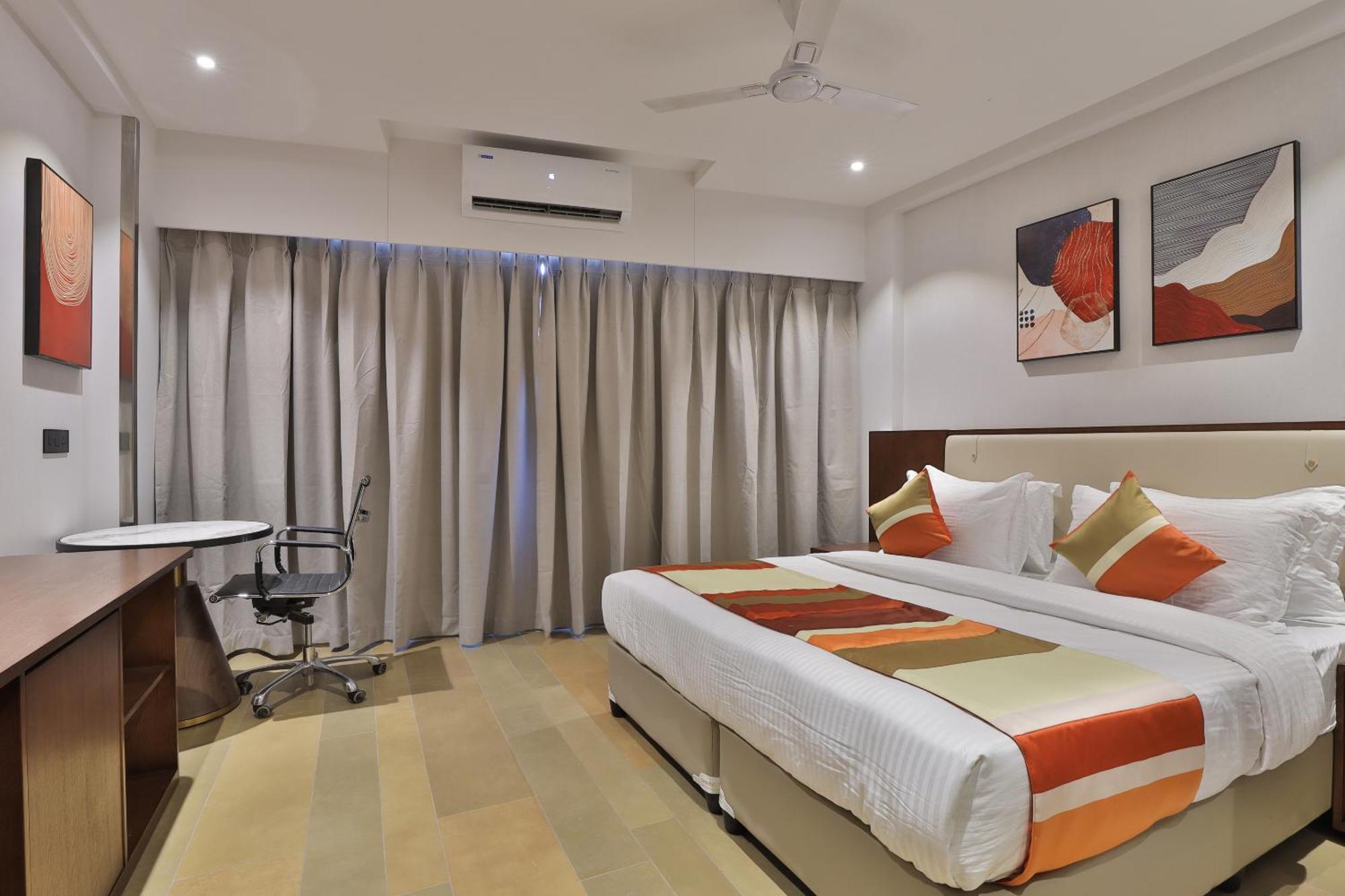Hotel Elements Surat Exterior photo