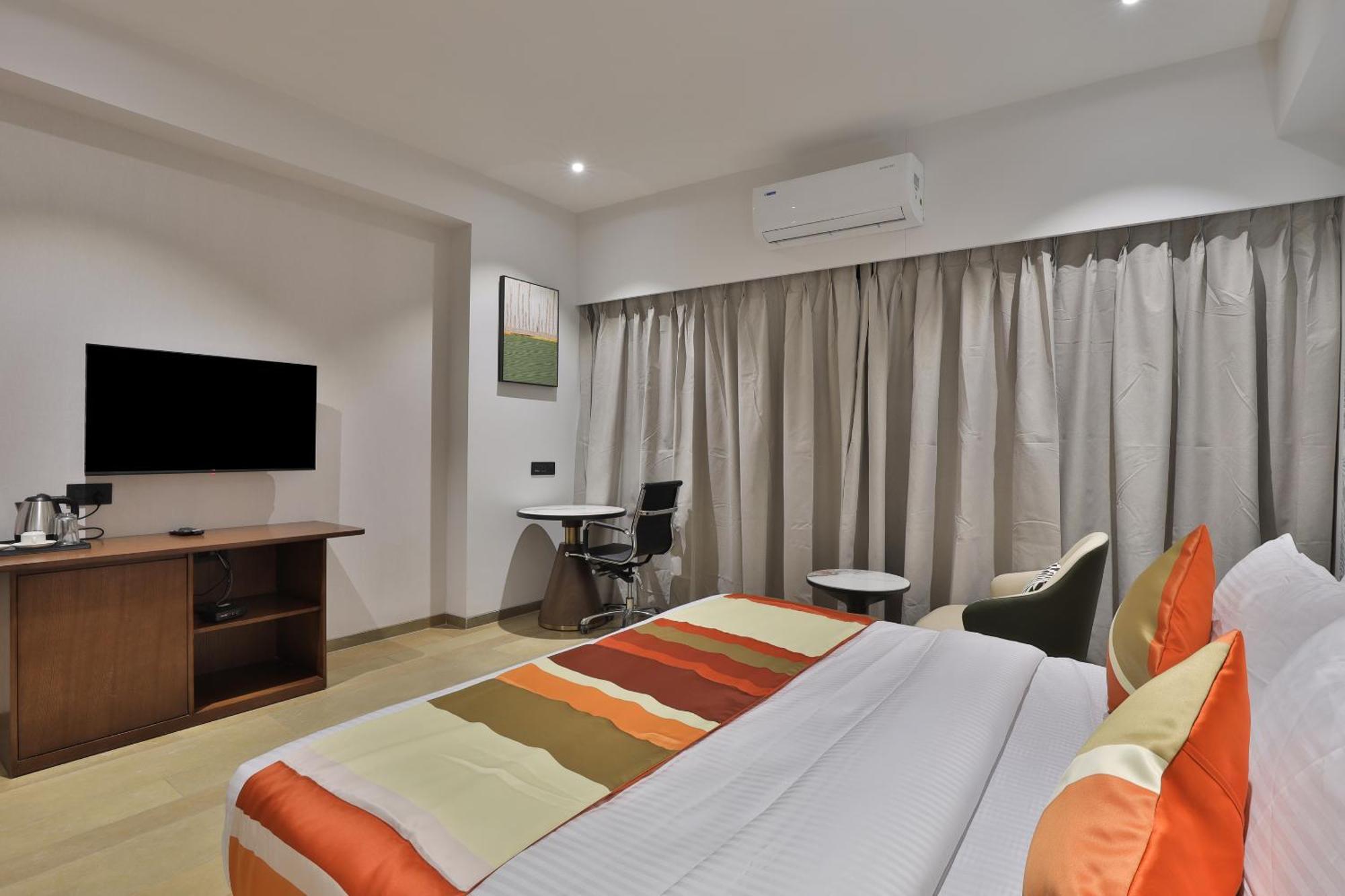 Hotel Elements Surat Exterior photo